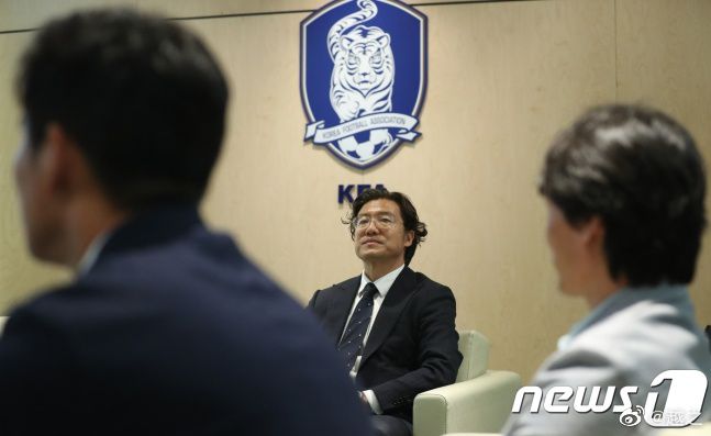 据了解，为尽快融入角色，张天爱不仅提前接受培训，更是时常向剧组的乘务顾问请教，最终完美展现出温柔典雅的空乘形象